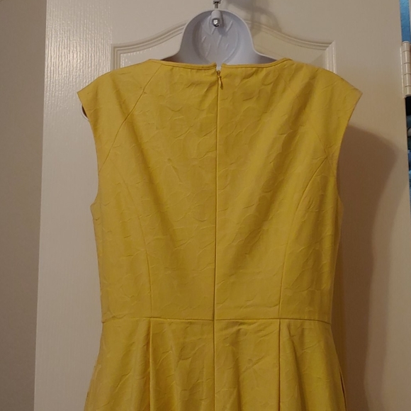 Dress - Picture 2 of 4